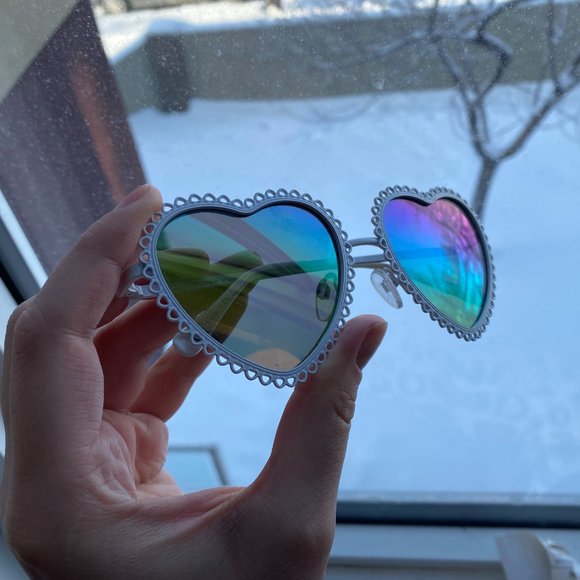 Lacey Metal Heart Sunglasses - Picture 2 of 2